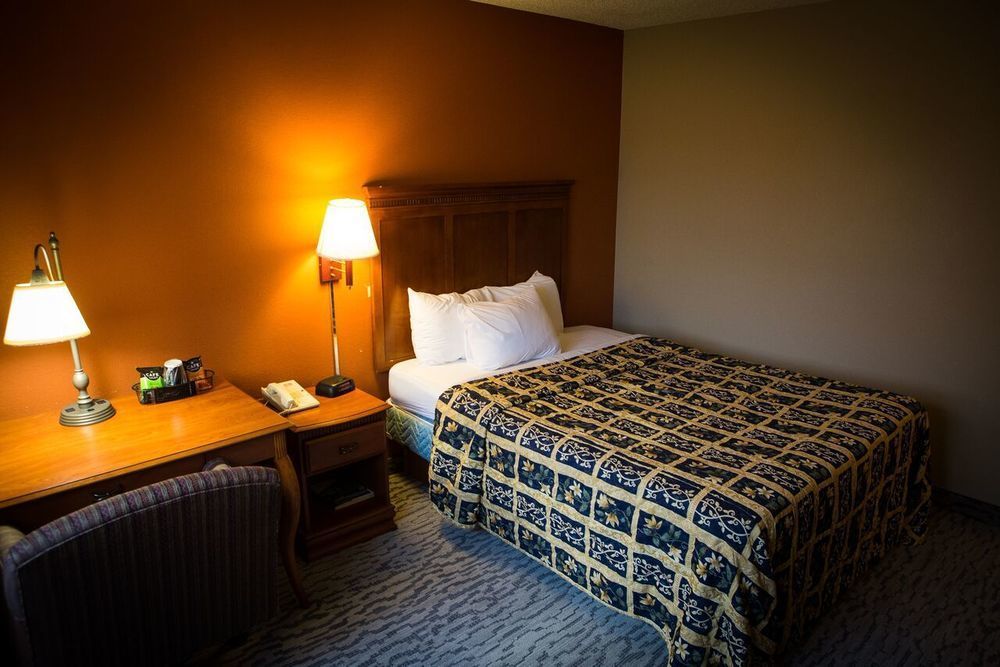 Regency Inn & Suites Anoka Exterior foto
